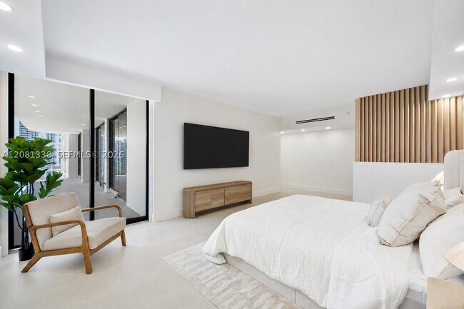 Foto del edificio - 19355 Turnberry Way