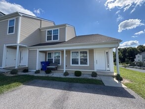 Building Photo - 435 Twisted Oak Dr NW
