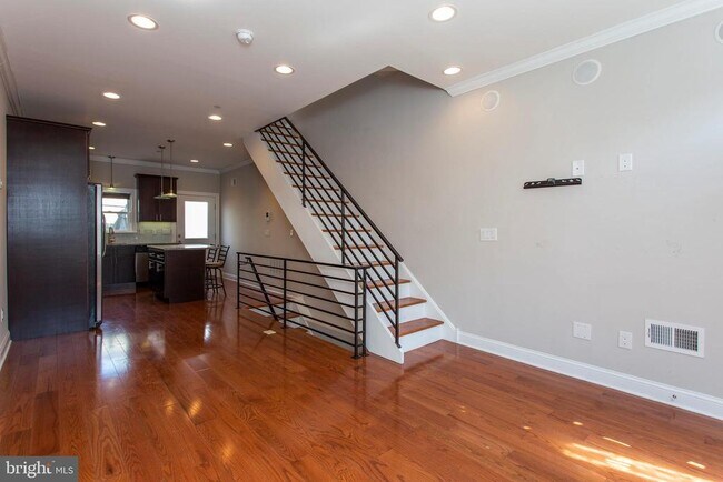 Foto del edificio - 631 Dudley St