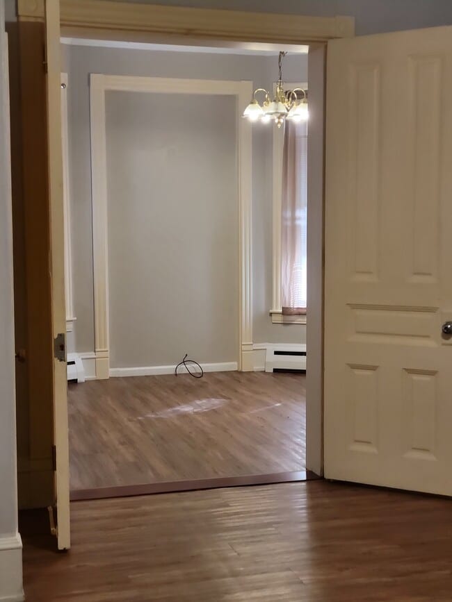 405 E Main St Unit 1 First Floor, New Holland, PA 17557 Apartments