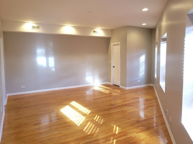 Building Photo - 1307 N Clybourn Ave