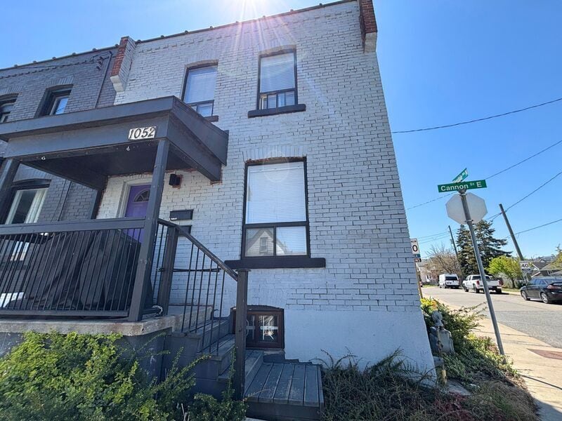 Photo principale - 1052 Cannon St E
