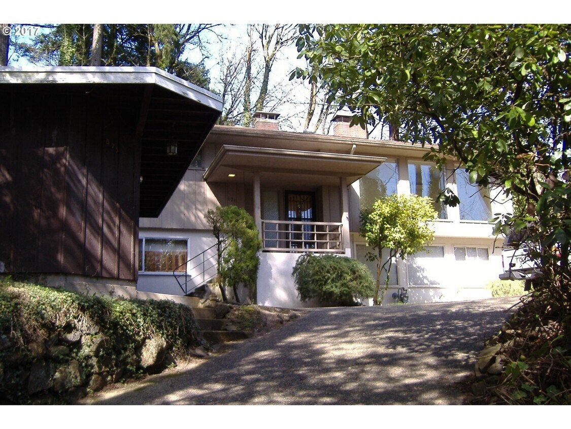 Front of house - 875 SW Cheltenham St