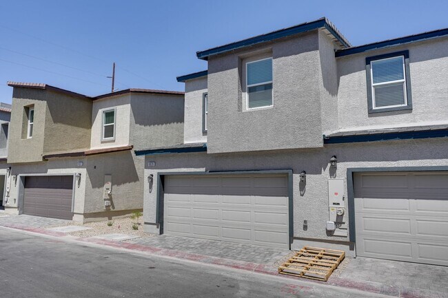 Building Photo - BRAND NEW TOWNHOME IN SOUTHWEST!