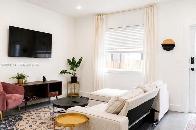 Foto del edificio - 220 NW 47th St