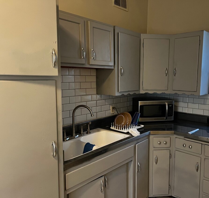 Building Photo - 2039 W 95th St