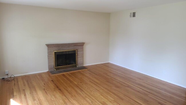Building Photo - 909 Berkshire Ave