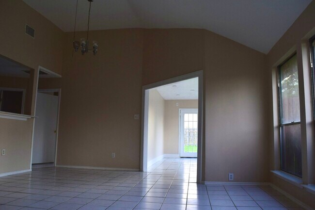 Foto del edificio - 15511 Scenic Haven Dr