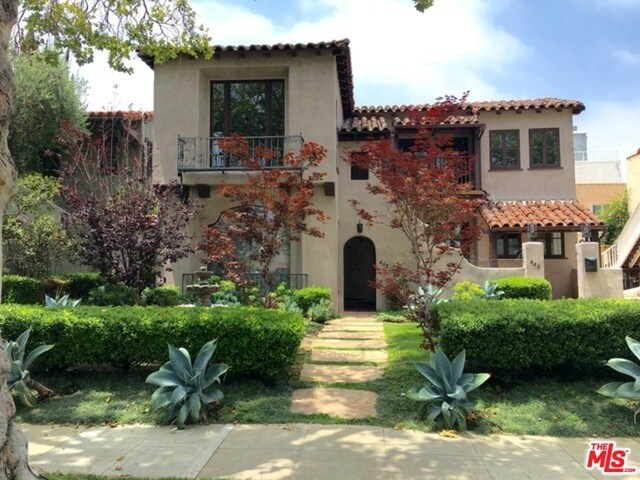 Foto principal - 445 S Bedford Dr