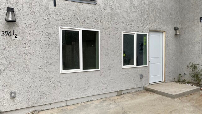 Front entrance - 296 Foothill Dr