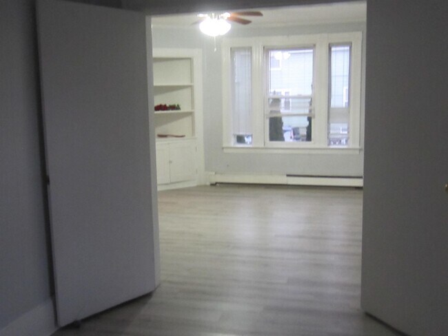 Building Photo - 579 Amory St