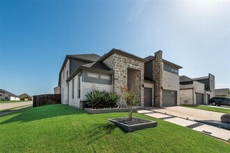 Building Photo - 211 Coyote Creek Dr