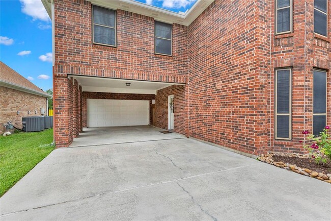 Building Photo - 25823 Lake Lawn Dr