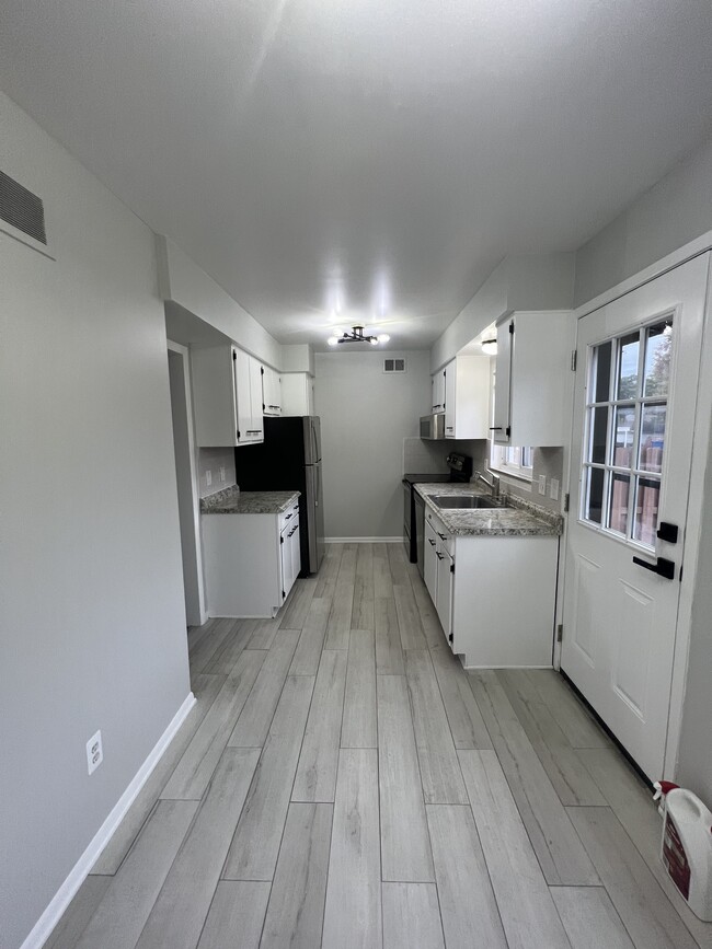 Building Photo - 4824 Mansfield Ave