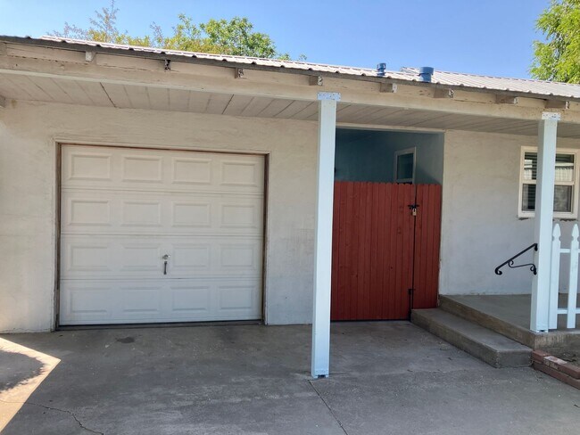 Building Photo - 931 Reno Ave