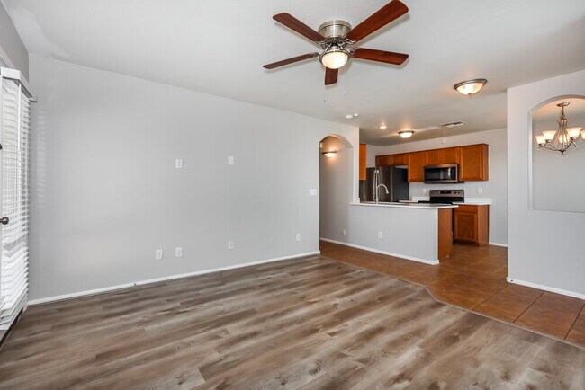 Building Photo - 38345 N Rusty Ln