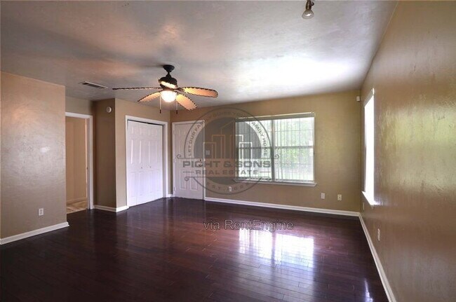 Foto del edificio - 1520 Country Ln