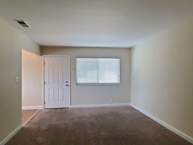 Building Photo - 661 Nello Dr