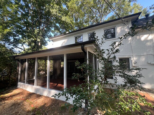 Building Photo - 6611 Lancer Dr