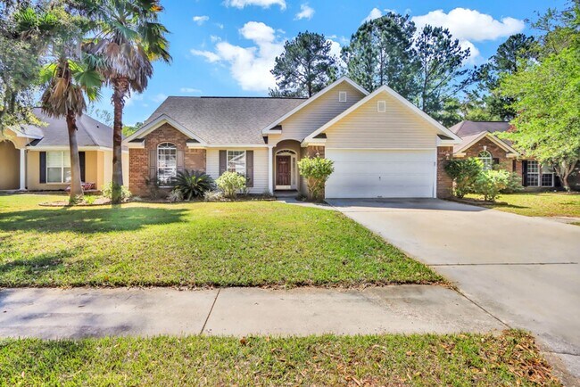 Building Photo - 3 Bed/2 Bath Home within Walking Distance ...