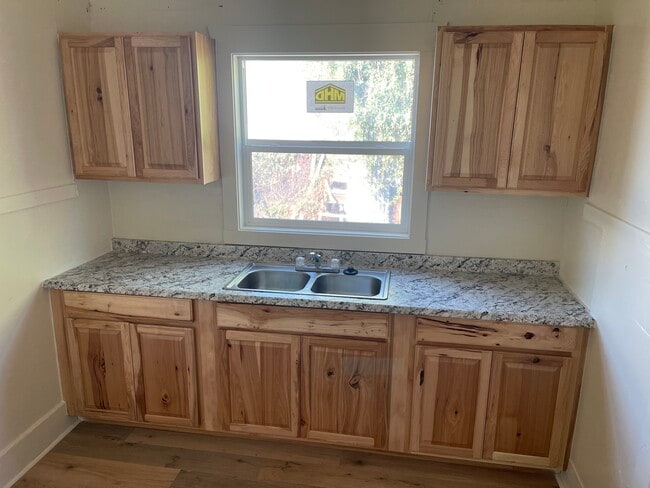 Building Photo - 407 La Mesa Way