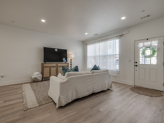 Foto del edificio - Henderson Townhomes