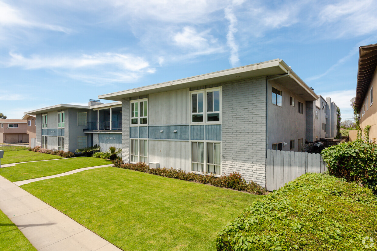 Building View - Alderwood