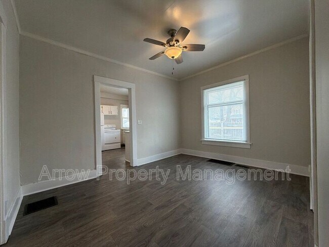 Foto del edificio - 2832 Dudley St