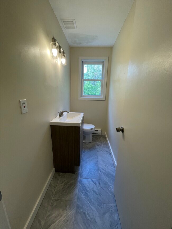 Building Photo - 395 Wilbraham St