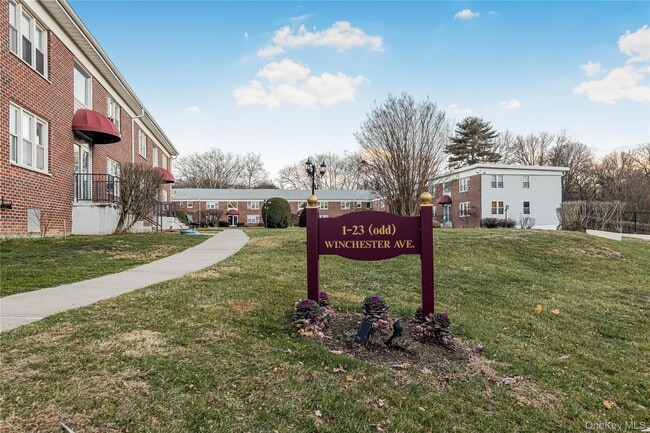 Building Photo - 15 Winchester Ave