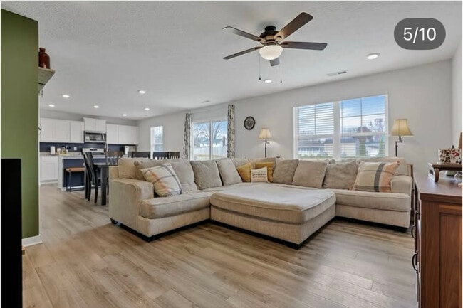 Foto del edificio - 380 Trinity Wy E