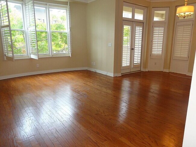 Foto del edificio - "Luxurious 2-Bed, 3-Bath Retreat with Granite Countertops in San Diego's Heart - 1460 Sq Ft of El...