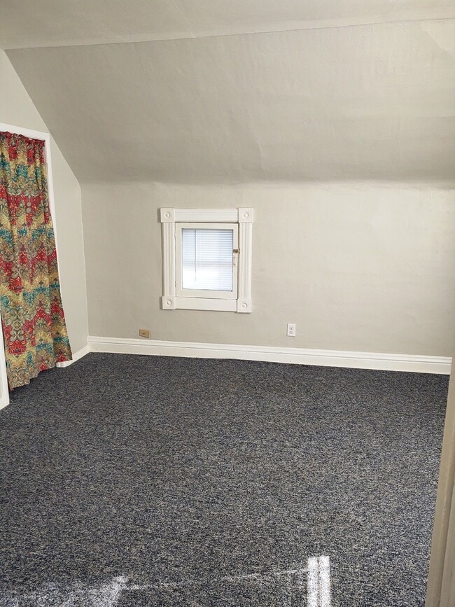 2815 Elizabeth Ave Unit 2, Zion, IL 60099 Condo for Rent in Zion, IL