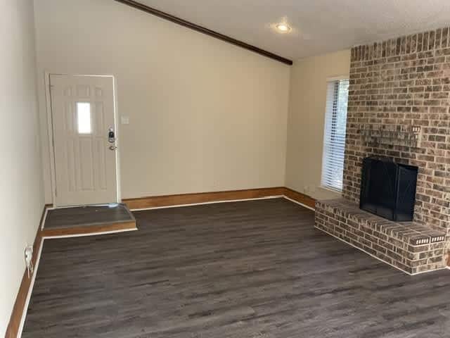 Foto del edificio - 2138 Wood River Rd