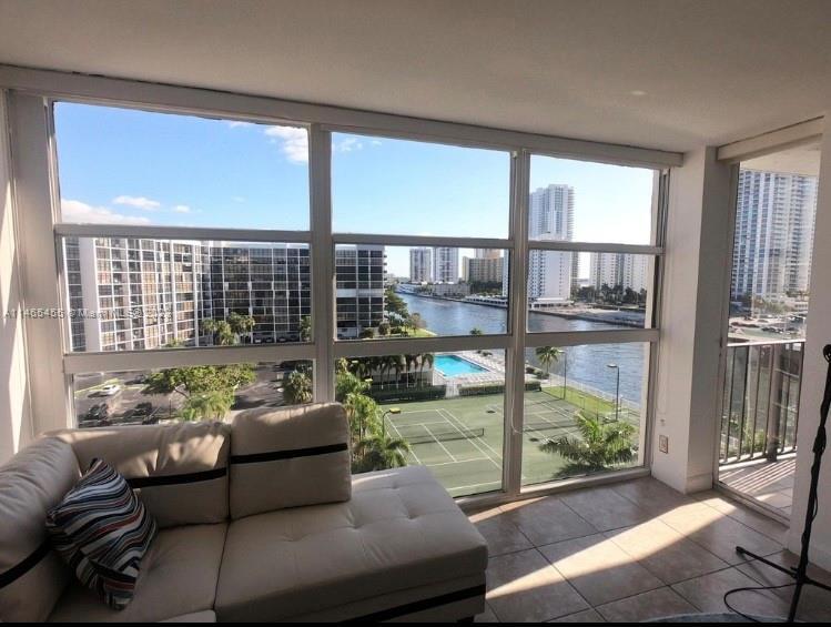 Foto principal - 400 Leslie Dr