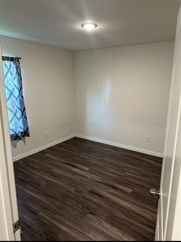 Building Photo - 306 Beckham St W