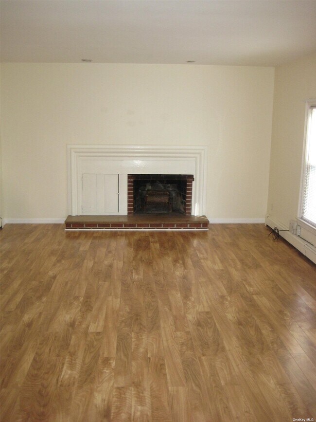 Building Photo - 117 Blydenburgh Ave