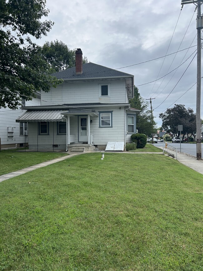 Back of house - 136 E Oak St