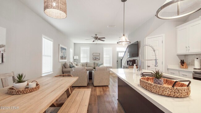 Foto del edificio - 408 Raven Ln