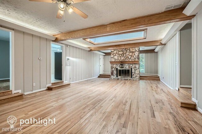 Building Photo - 5 br, 3 bath House - 515 Golfview Dr UNIT