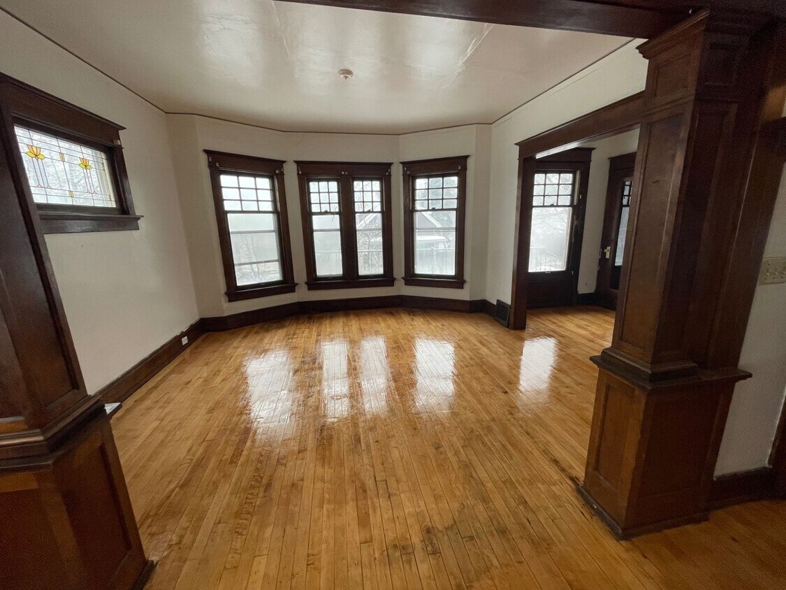 Foto del edificio - 2210-2212 W Keefe Ave. (Duplex)