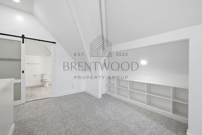 Photo - Contemporary 4bed/3bath with Private Yard House