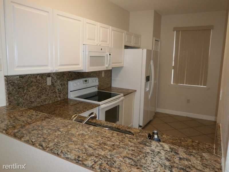 Foto principal - 5400 NW 107th Ave