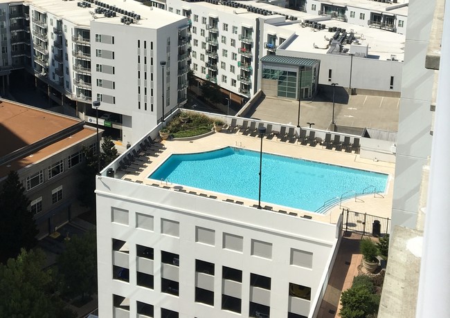 Rooftop Pool - 3324 Peachtree Rd NE