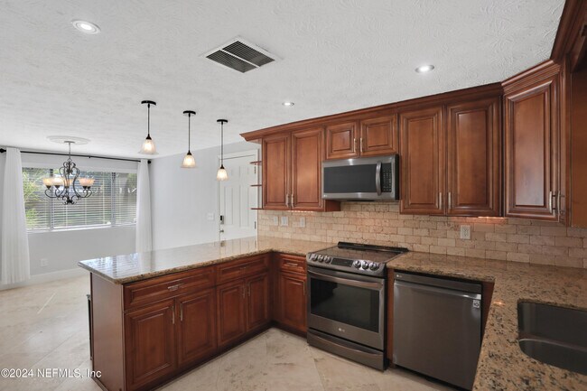 Building Photo - 4123 Lazy Hollow Ln N