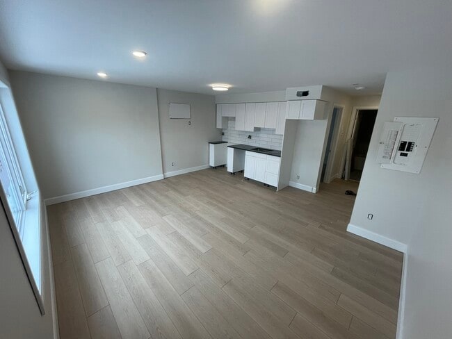 Building Photo - 118 Russell Ave