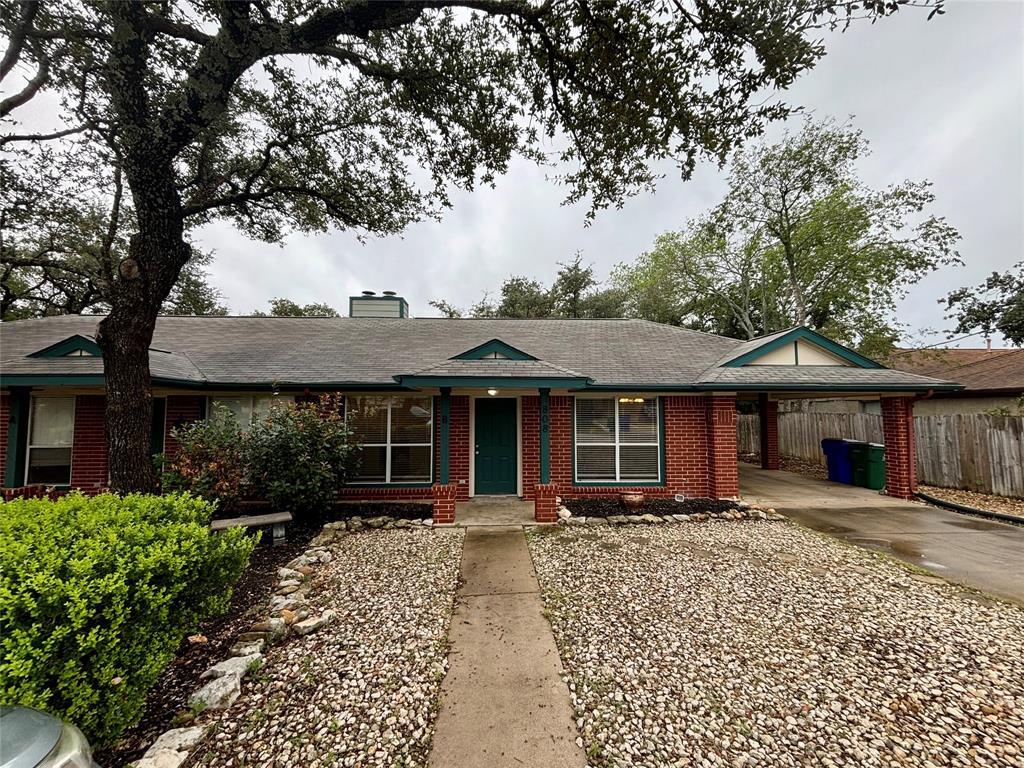 Foto principal - 808 Lone Star Dr