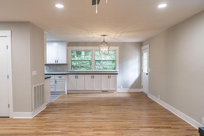 Building Photo - 440 W Maine Ave