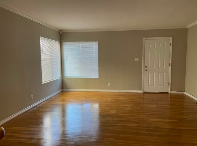 Living room - 3922 E 11th St