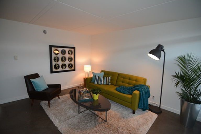 Foto principal - 910 10th Ave E